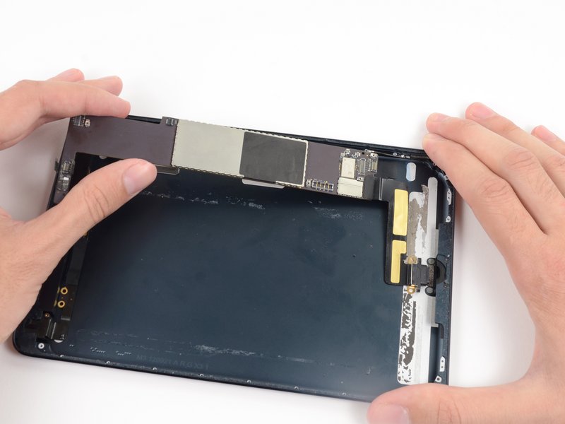Thay mainboard iPad mini 4